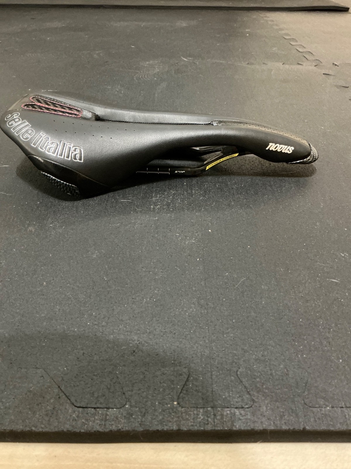 Selle Italia SLR Boost Kit Carbonio Superflow Saddle – Black