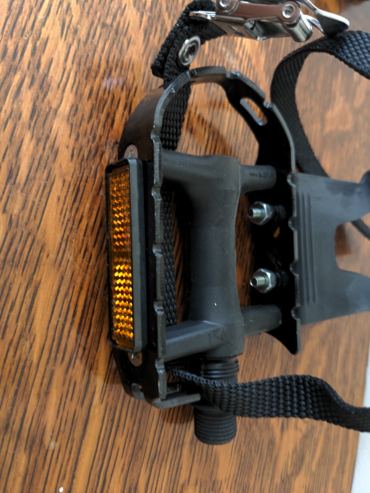New Wellgo Bicycle Bike Pedals R125 w/ Clips and Straps MT-13 Left and Right