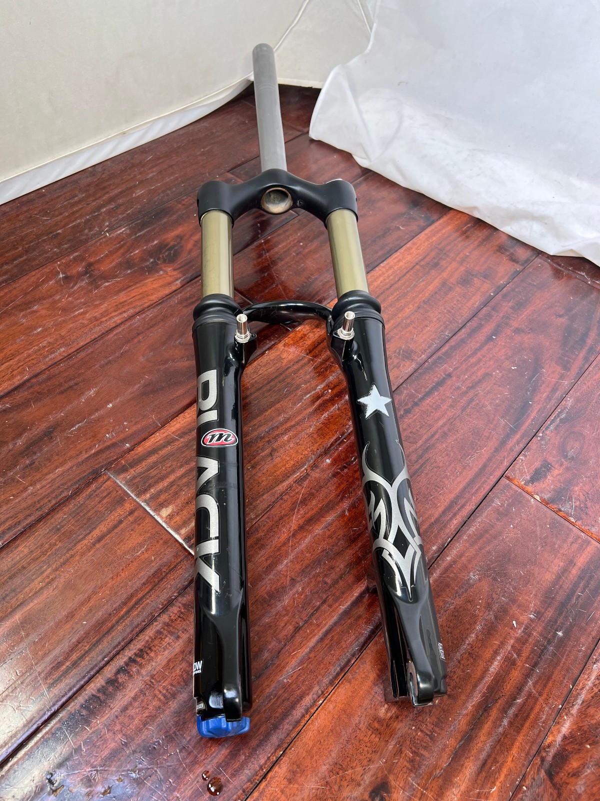 Vintage Manitou Black Fork 1-1/8” 100mm QR Disc/Rim 26″ leaking oil Retro MTB