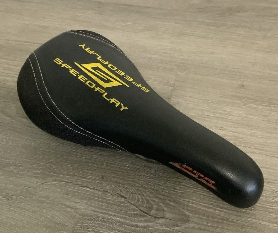 SDG GRAN PRIX SADDLE ALUMINUM RAILS 330 GRAMS 135 MM X 285 MM SPEEDPLAY EMBROIDE