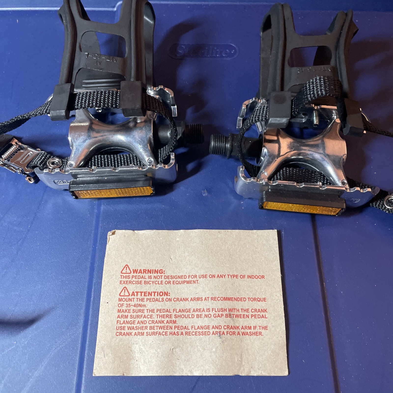 Wellgo LU-962 Pedals Silver with Power Grips Straps