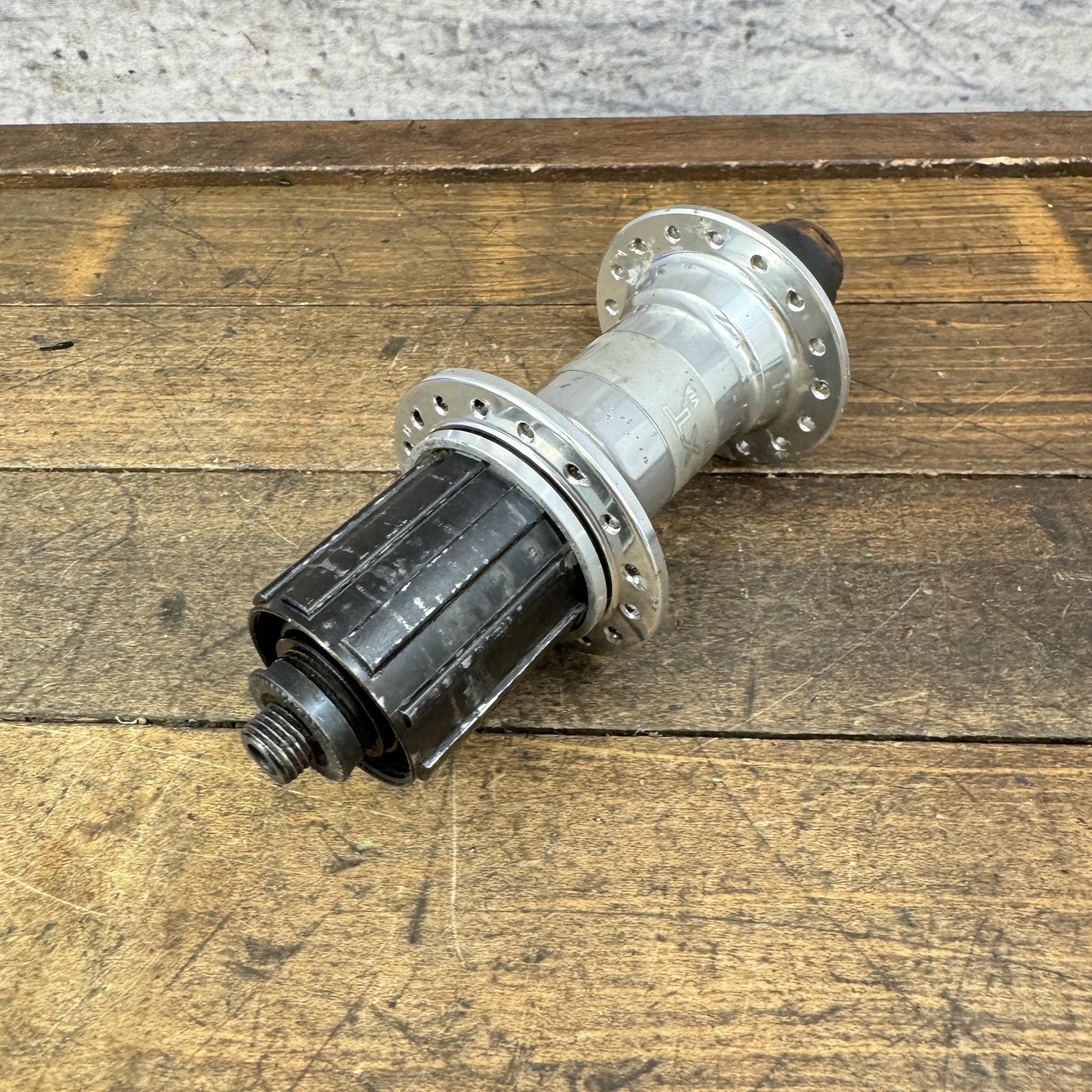 Vintage Shimano Deore XT FH-M737 Rear Hub 32H 135mm 8s MTB QR 90s Silver Japan