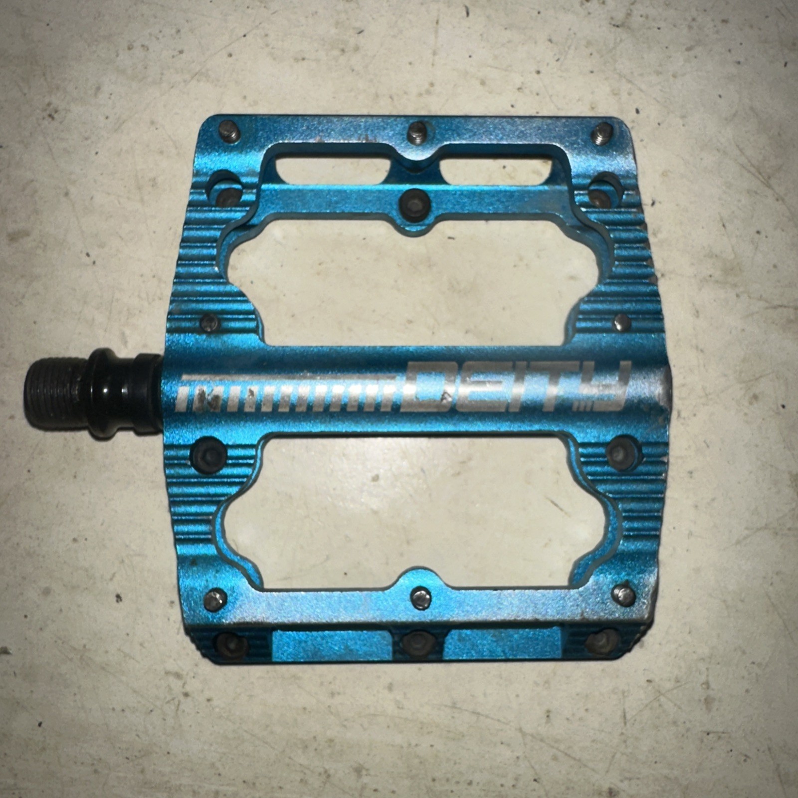 RIGHT Only DEITY Black Kat Pedals Blue Anodized Dual Side Flat Platform Pins