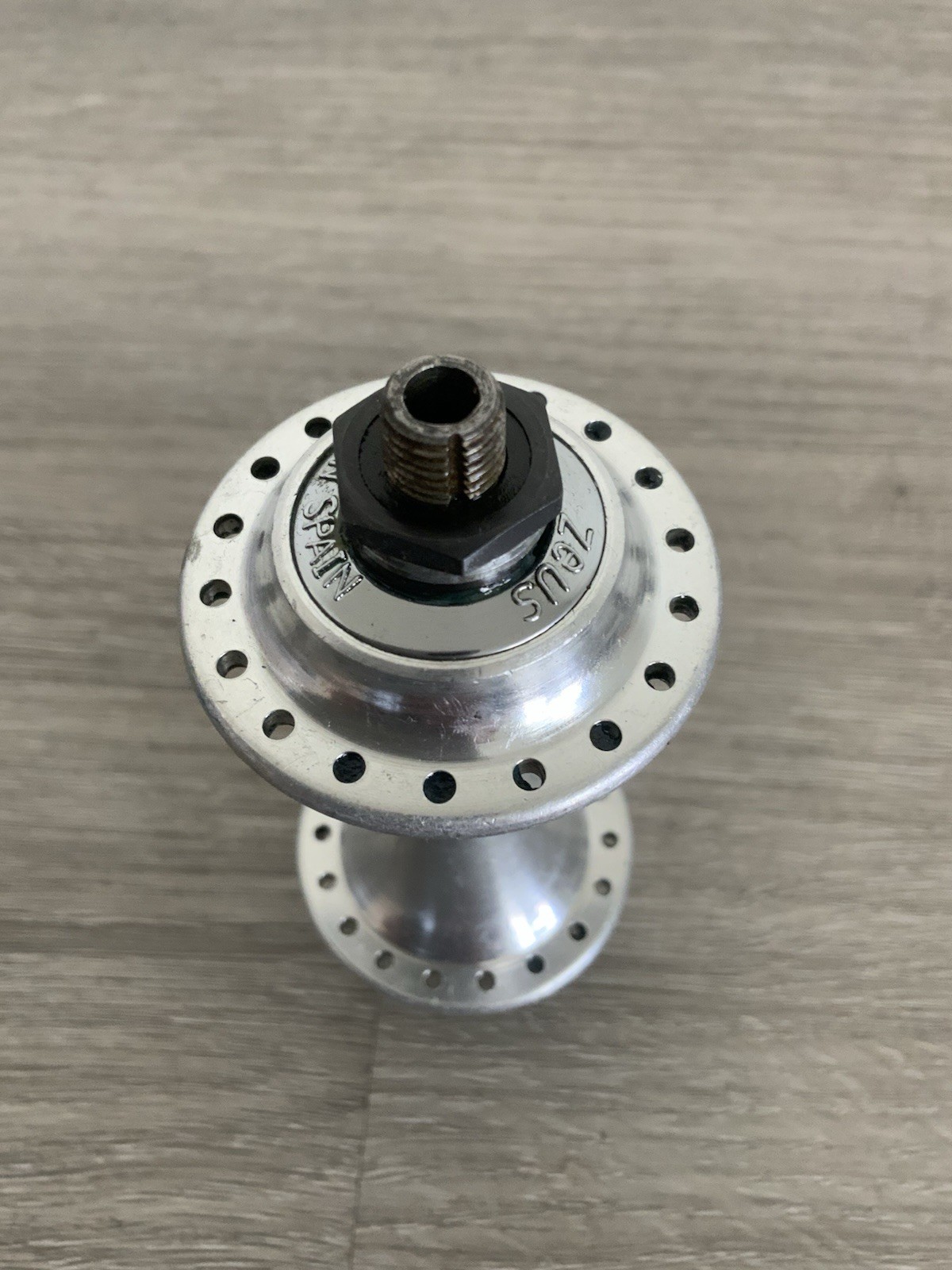 ZEUS FRONT HUB 36 HOLE 100 MM SPACING