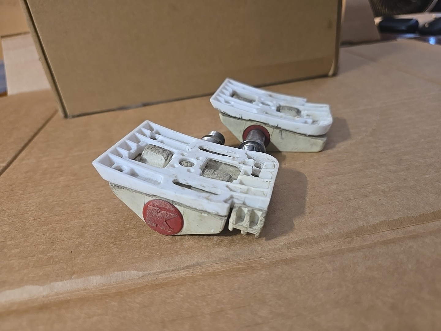 RARE KIWI CLIPLESS PEDALS WITH ATTACHMENTS NEW ZEALAND/AUSTRALIA 1990s / White