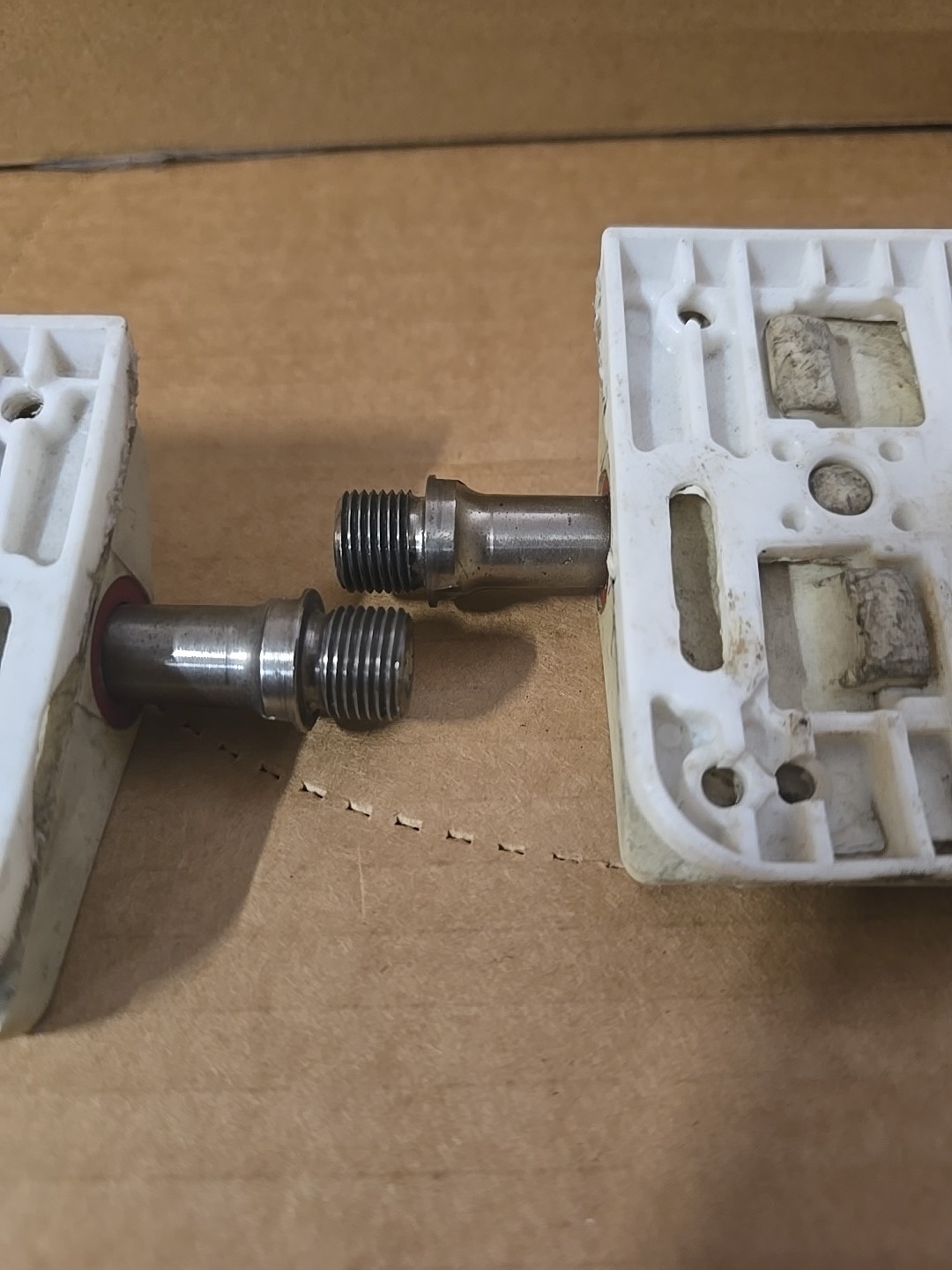 RARE KIWI CLIPLESS PEDALS WITH ATTACHMENTS NEW ZEALAND/AUSTRALIA 1990s / White