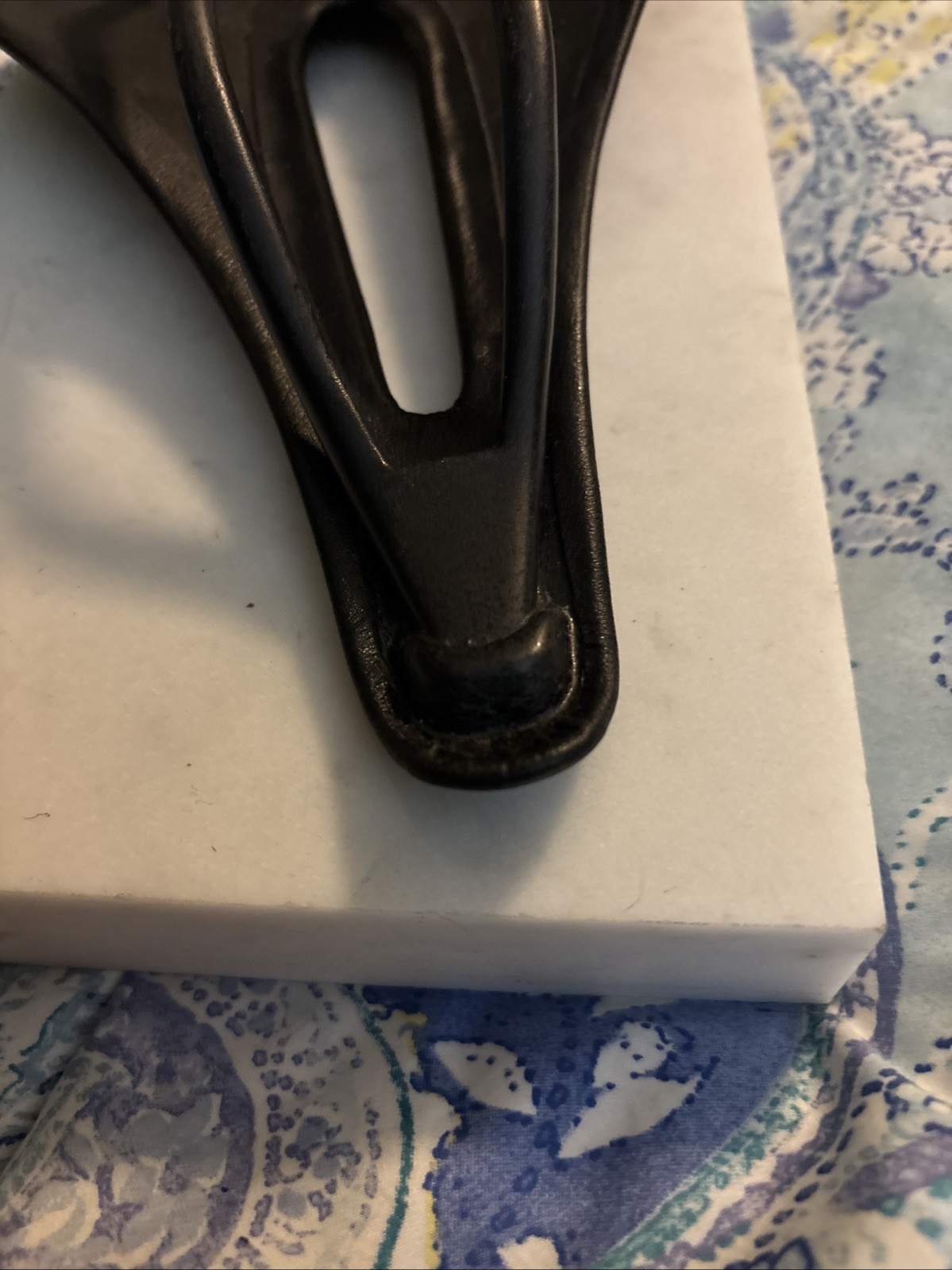 Light Thin Unbranded Saddle
