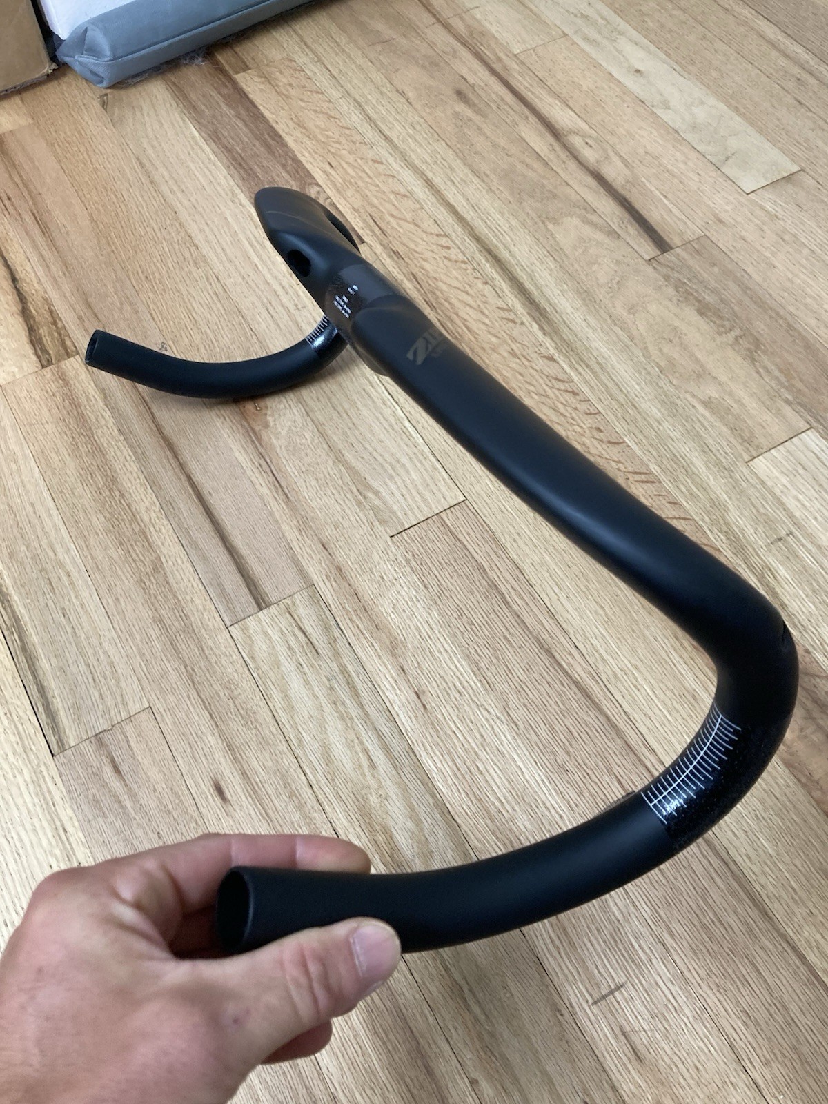 Zipp SL Speed aero carbon road handlebar 42 cm c-c internal routing matte black