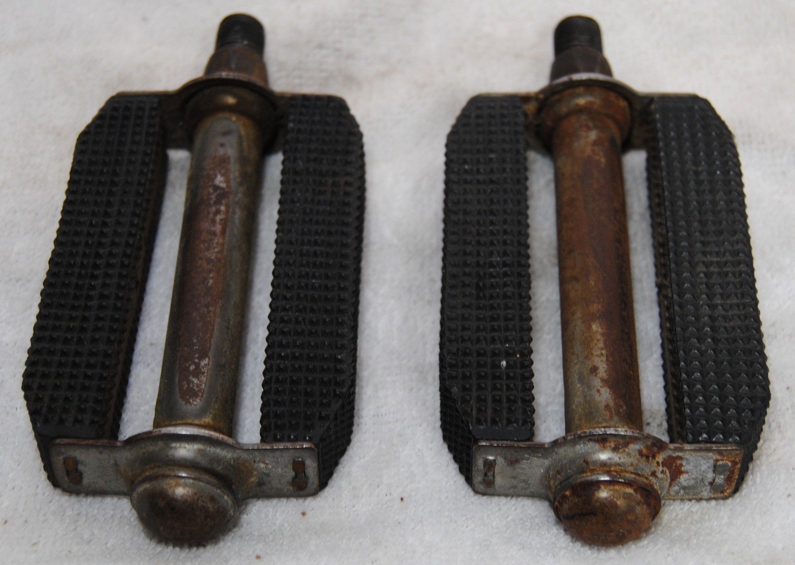 Vintage J.T.C Bicycle Pedals. 1980’s. Right & Left Hand Threads. No Reflectors