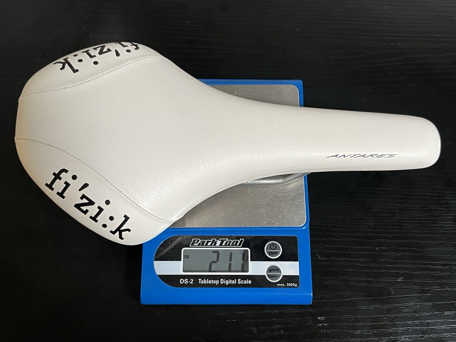fi’zi:k Antares Racing Saddle Seat White 211g