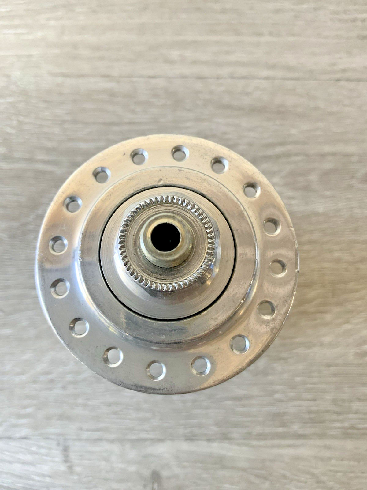 SACHS NEW SUCCESS FRONT HUB 32 HOLE 100 MM SPACING NEVER LACED 198 GRAMS SEALED