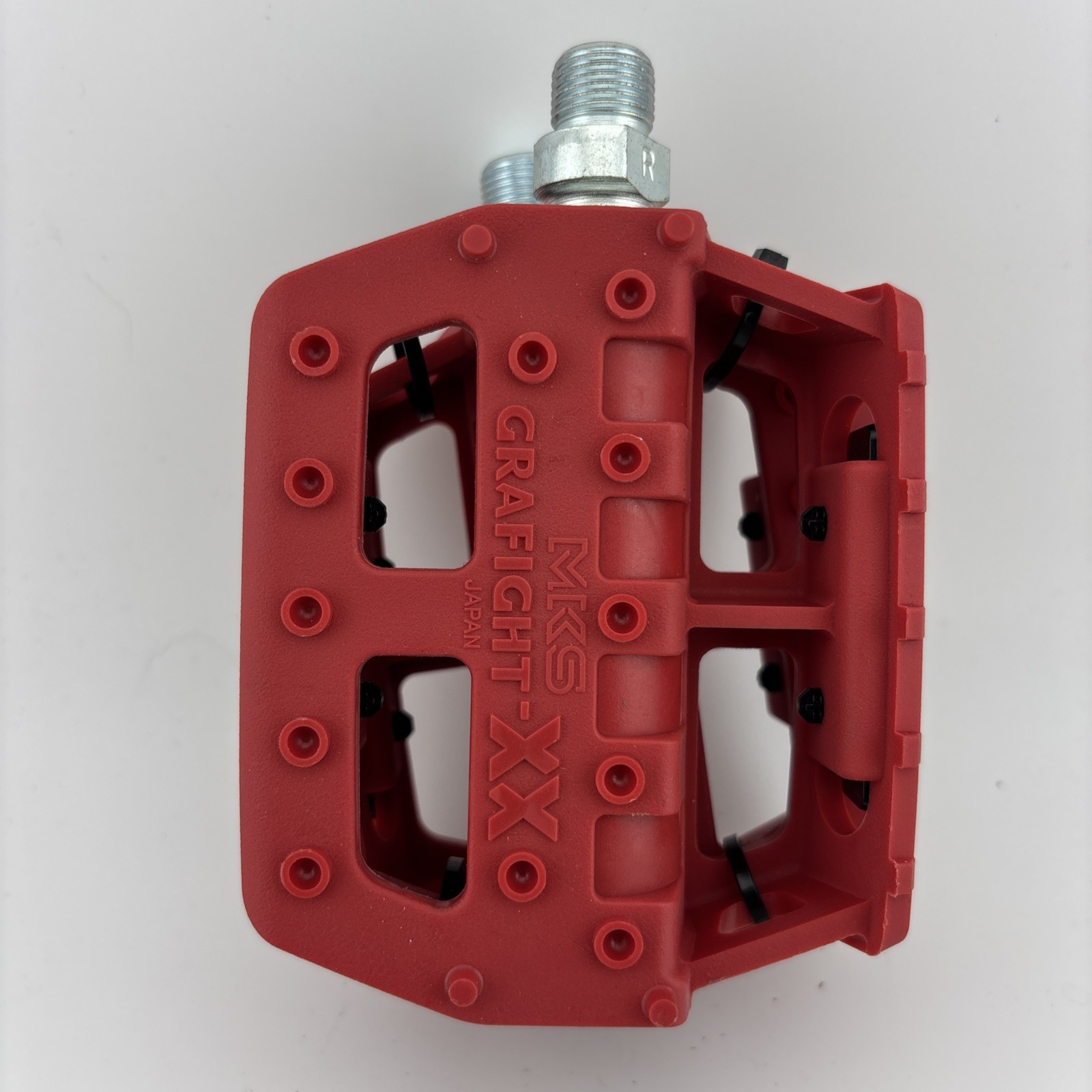 MKS Grafight-XX Pedals 9/16″ Concave Fiberglass/Composite Body Molded Pins Red