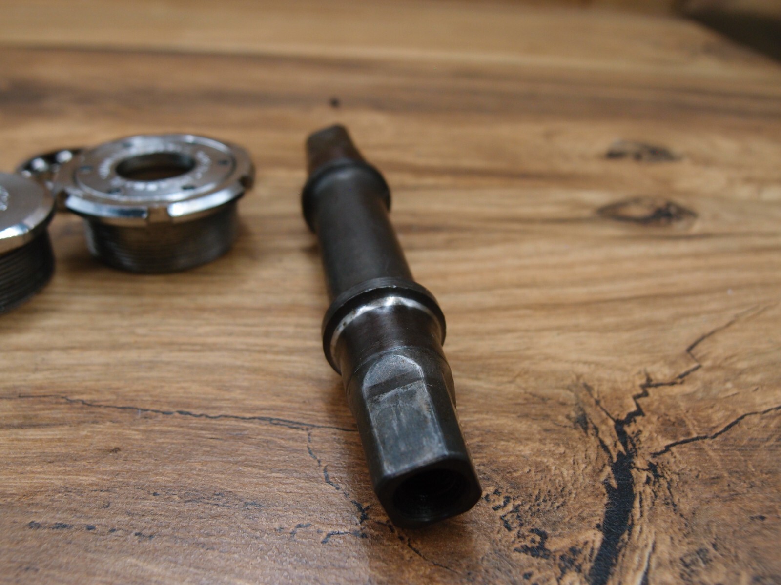 bottom bracket Shimano 600 Arabesque VIA Japa One Key Release 116 mm BSA / 68 mm