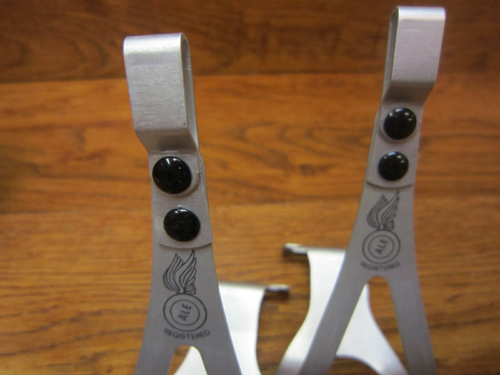 NOS ALE TOE CLIPS – SILVER ANODIZED ALLOY – MEDIUM – 97 L.D.