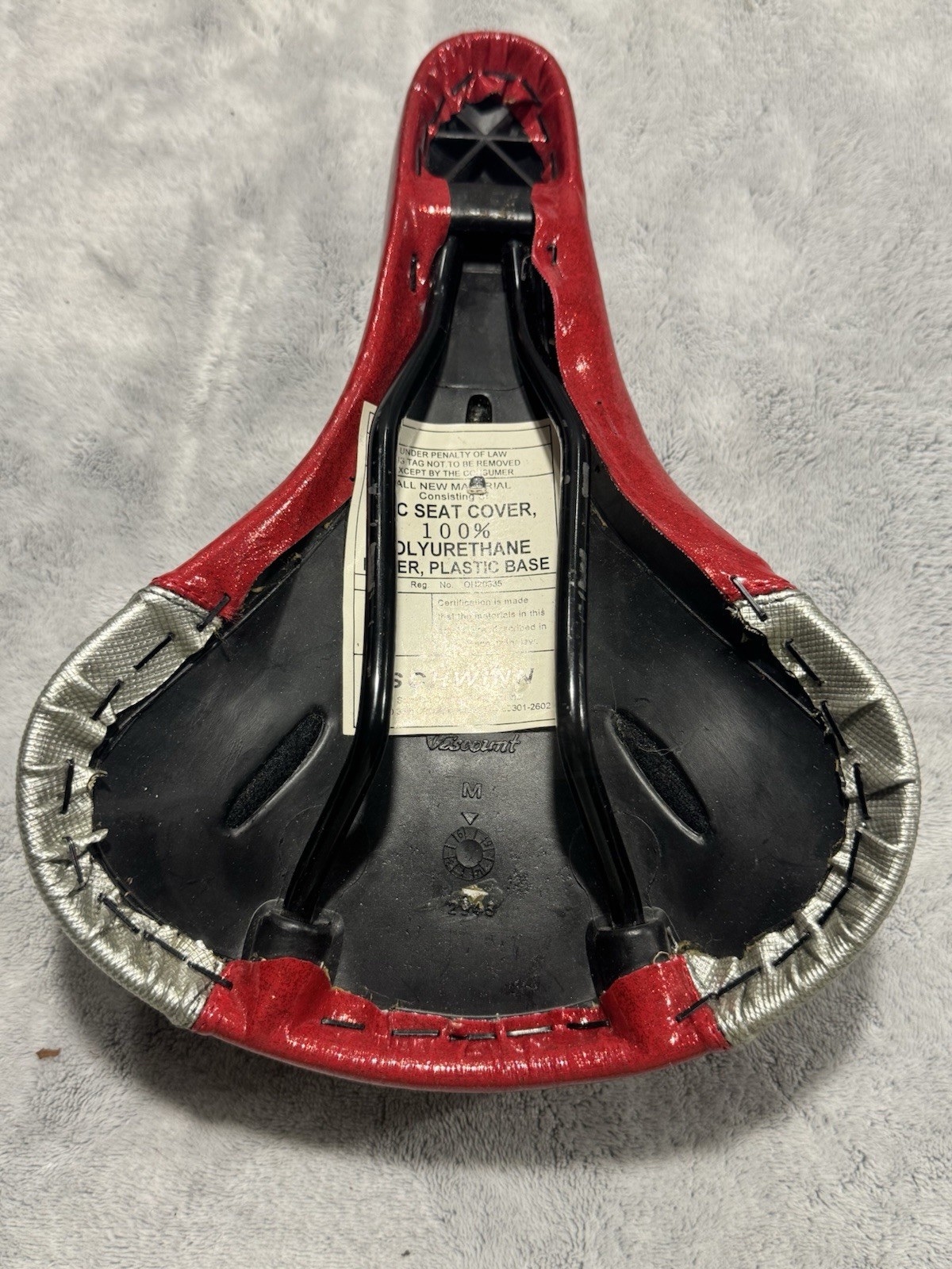 RED & SILVER SCHWINN 10.5” PADDED BICYCLE BIKE SEAT. PVC SEAT COVER PLASTIC BASE