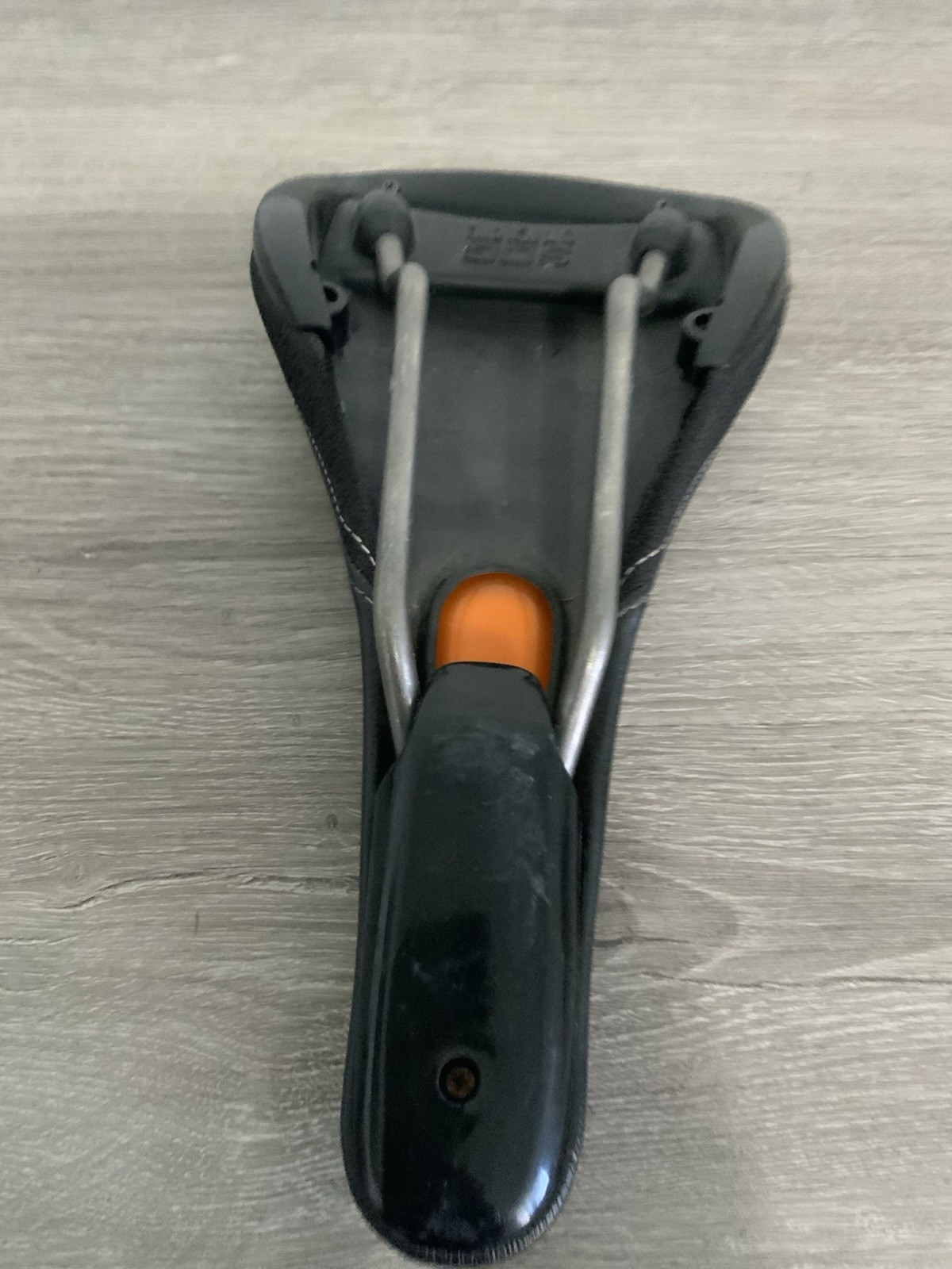 SDG GRAN PRIX SADDLE ALUMINUM RAILS 330 GRAMS 135 MM X 285 MM SPEEDPLAY EMBROIDE