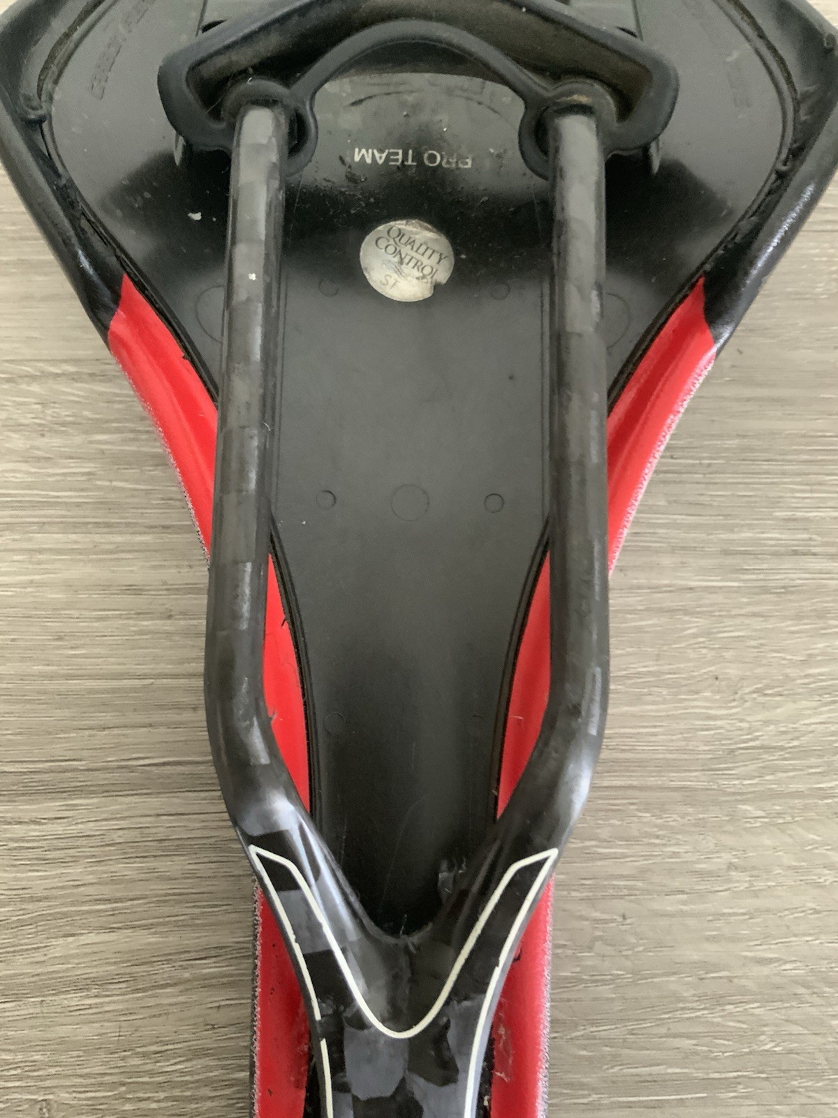SELLE ITALIA TEAM EDITION SADDLE CARBON STAYS 202 GRAM 130 MM X 280 MM