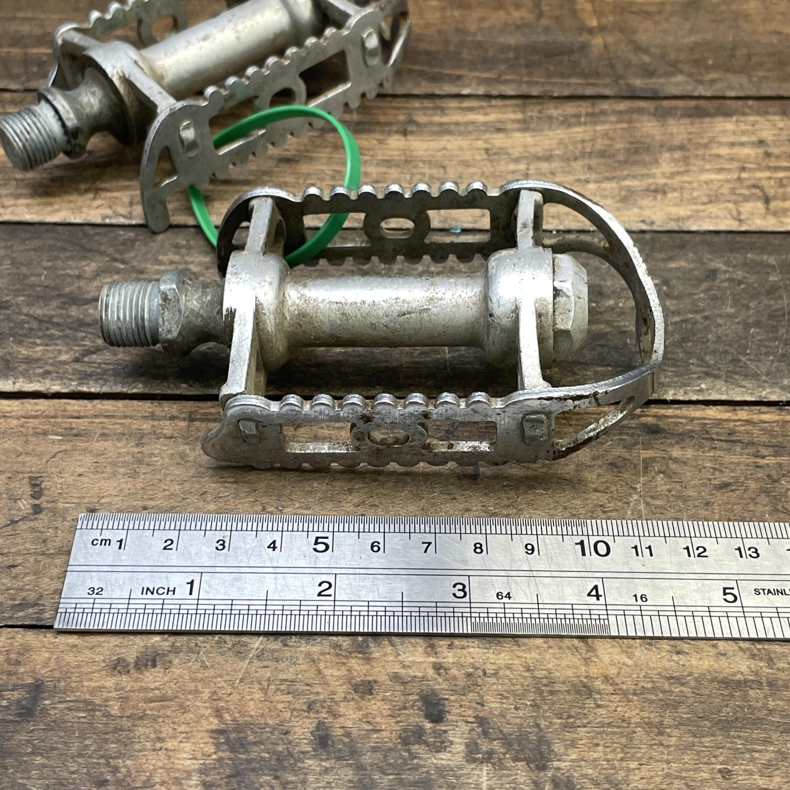 Vintage Atom 700 Platform Bike Pedals Silver Pair 365g Road Touring Alloy