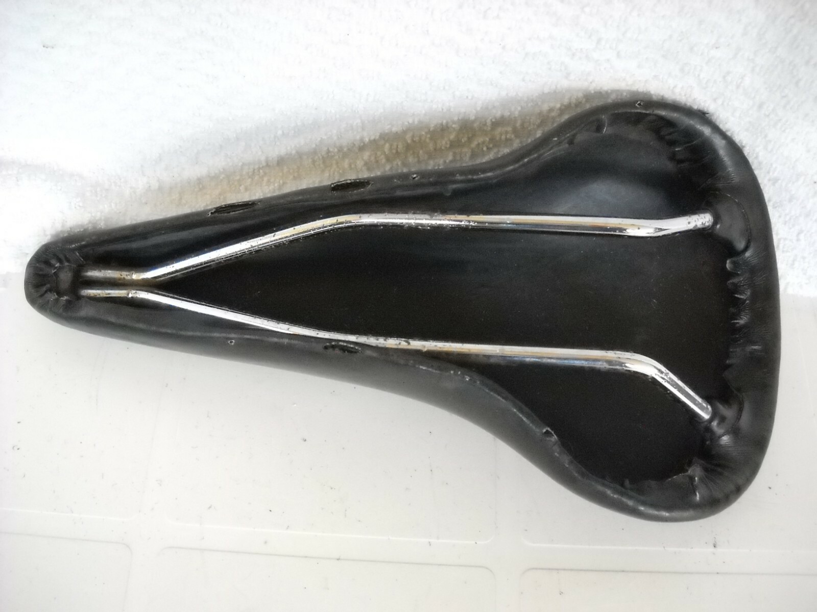 **USED FIXIE/HYBRID/FLATBAR ROAD RACING BIKE SADDLE 27.5cm x 14cm WT 350g**