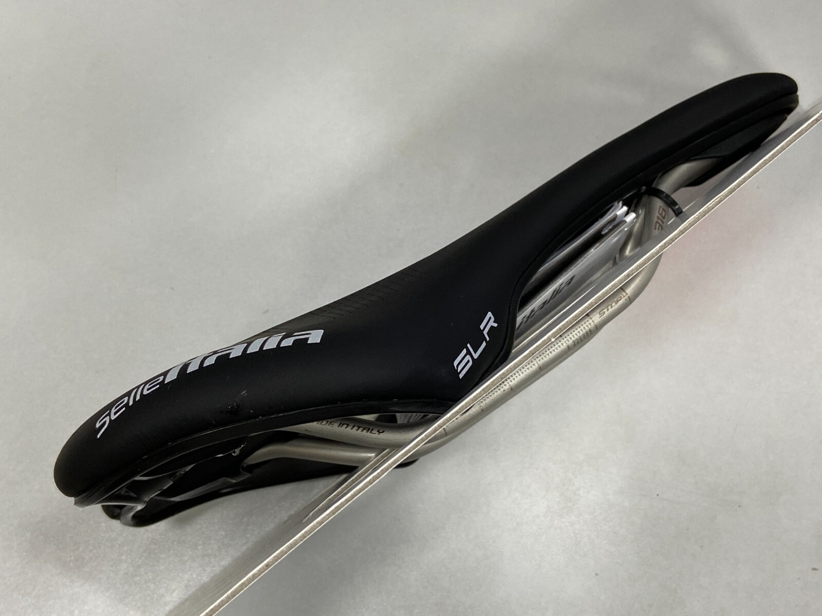 Selle Italia SLR Boost Lady Superflow L3 (145x248mm) TI 316 Rail Saddle (Black)