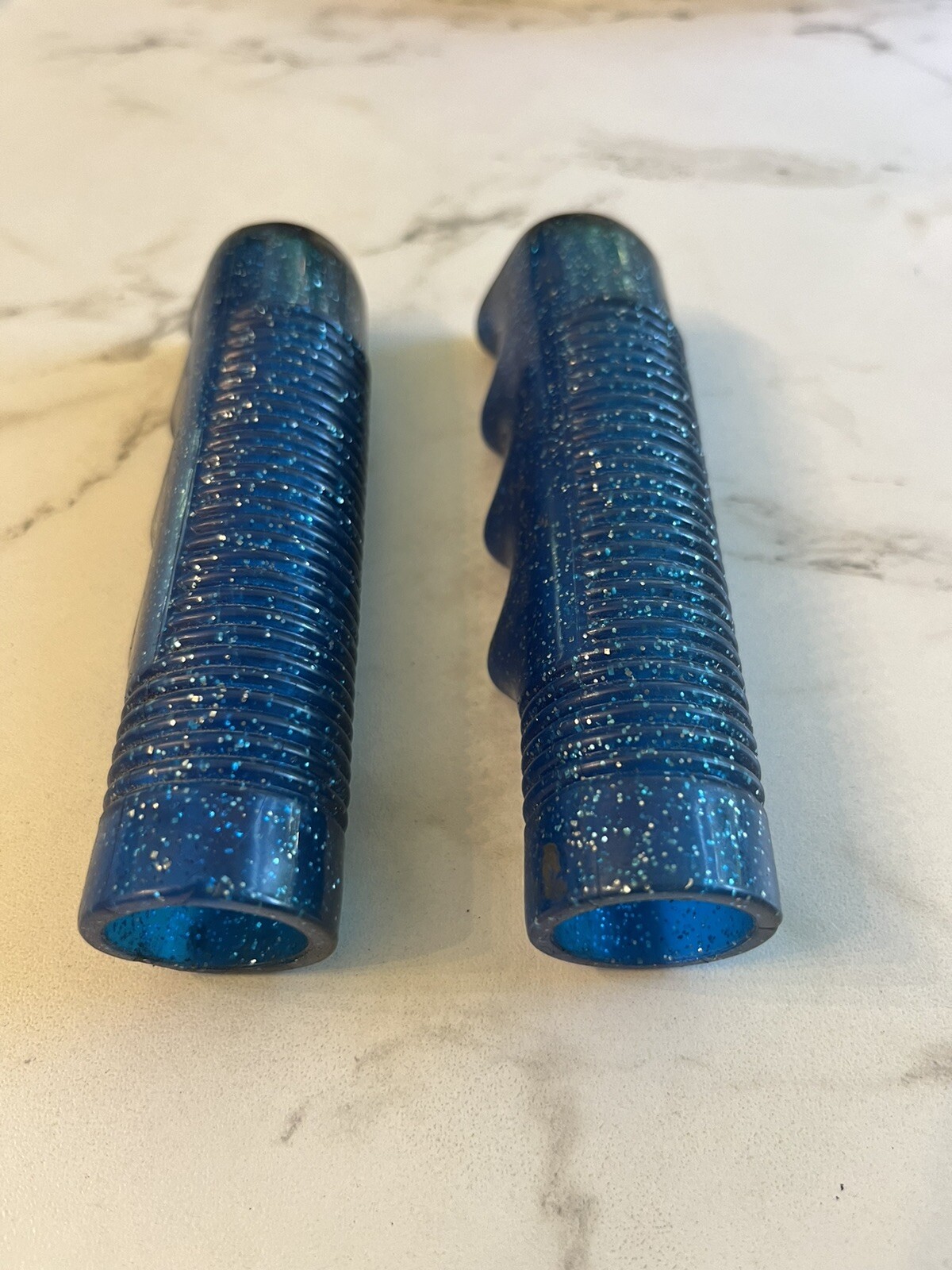 1-PAIR 1960s-70s VINTAGE BLUE METAL FLAKE STINGRAY BICYCLE HANDGRIPS SCHWIN STYL
