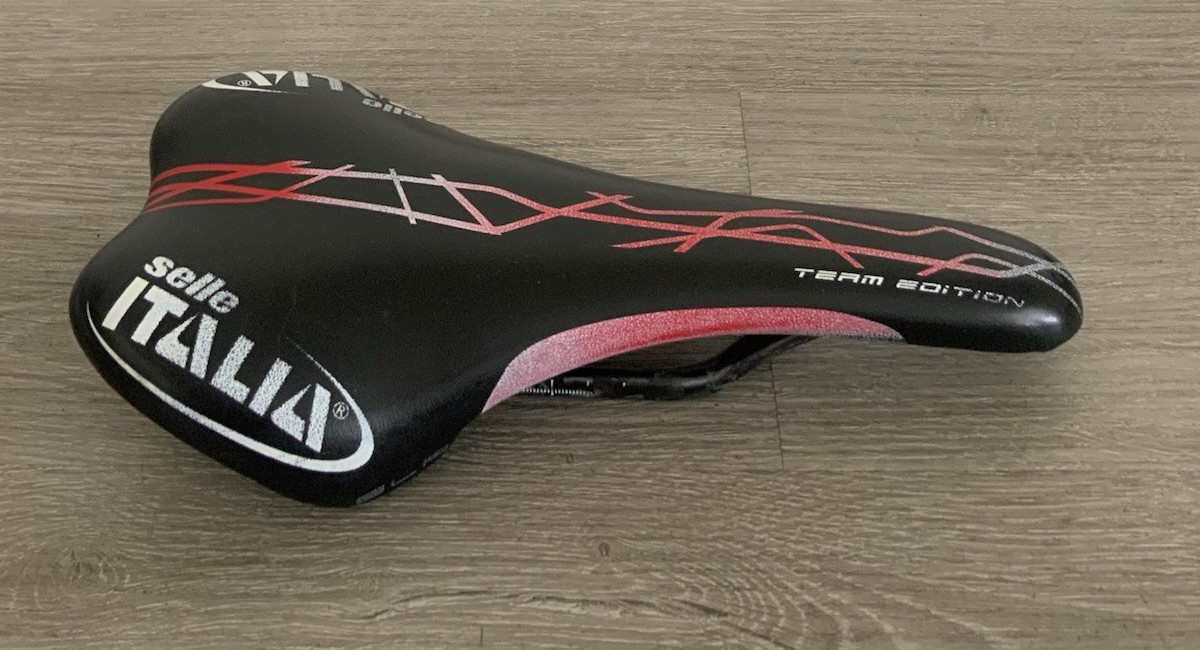 SELLE ITALIA TEAM EDITION SADDLE CARBON STAYS 202 GRAM 130 MM X 280 MM