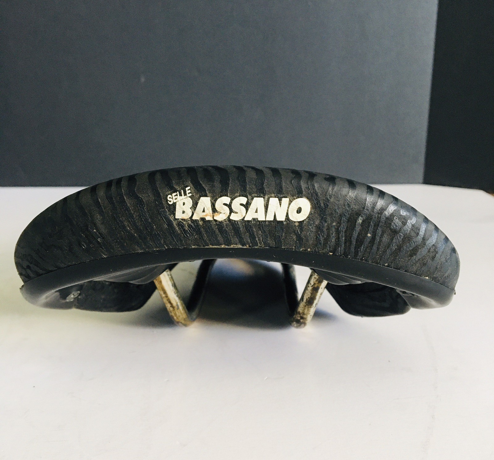 Vuelta Italy Selle Bassano Bike Saddle Textured Leather Manganese Rails