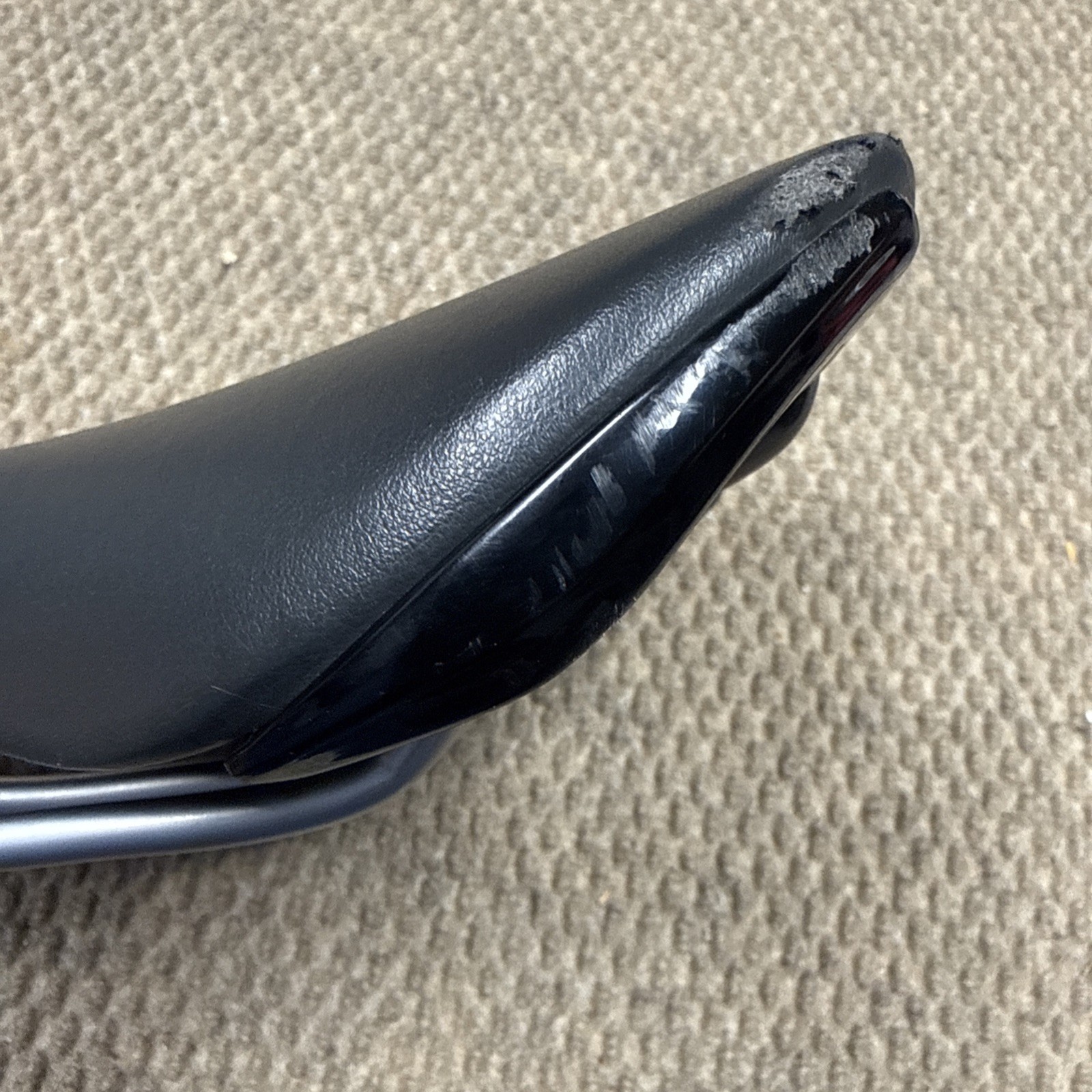 Aliante Sport Saddle FI’ZI:K MADE IN ITALY LEATHER 9.9OZ USED CONDITION