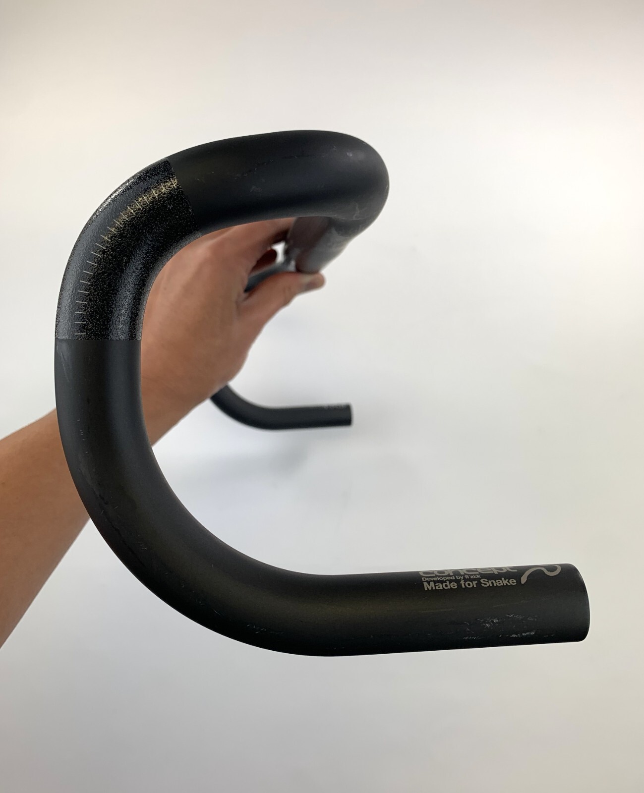 Fizik Cyrano 00 Snake 460 mm x 31.8 Carbon Drop Handlebar