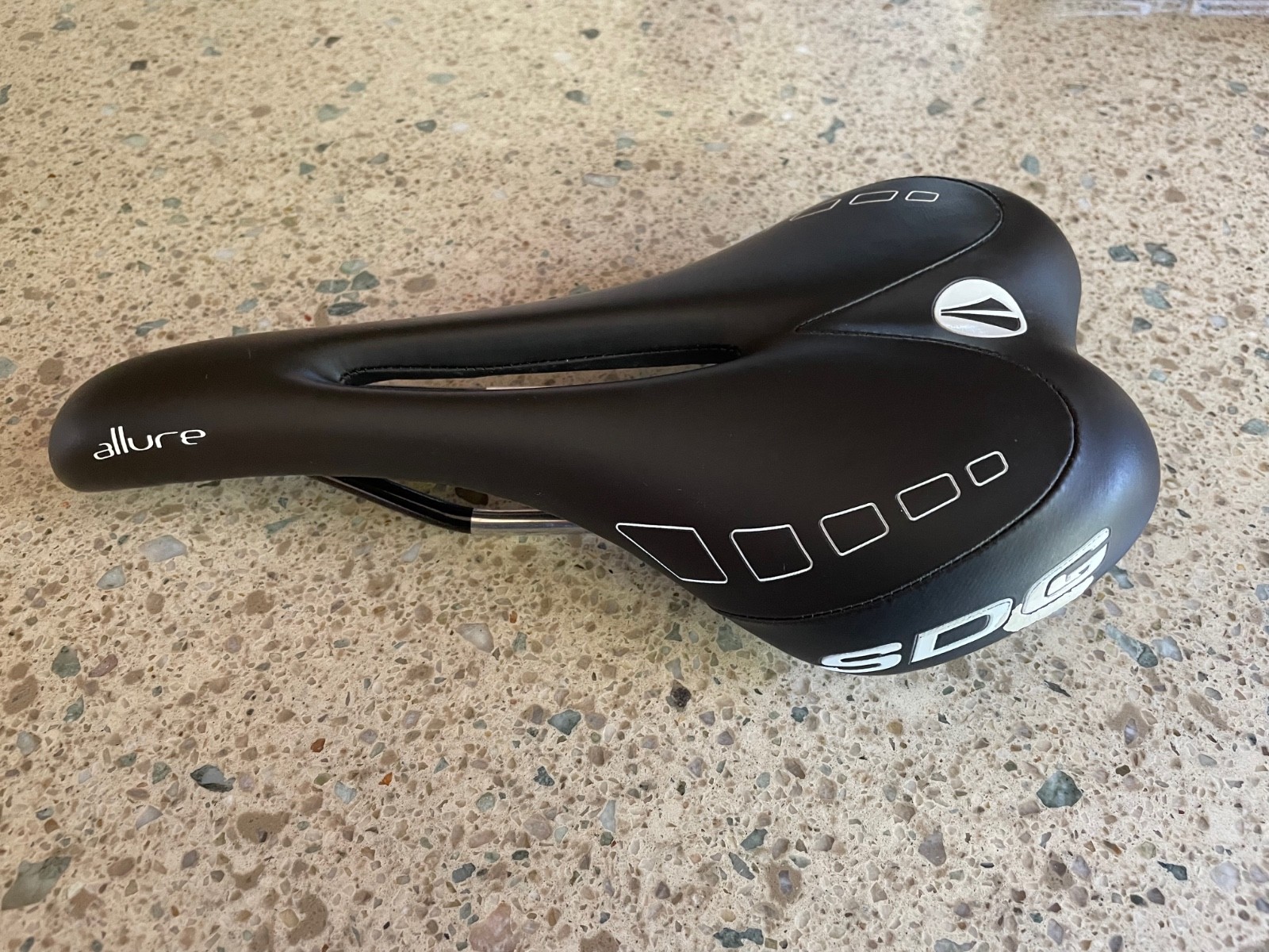 SDG Allure 265x143mm Bicycle Bike Saddle Black/White