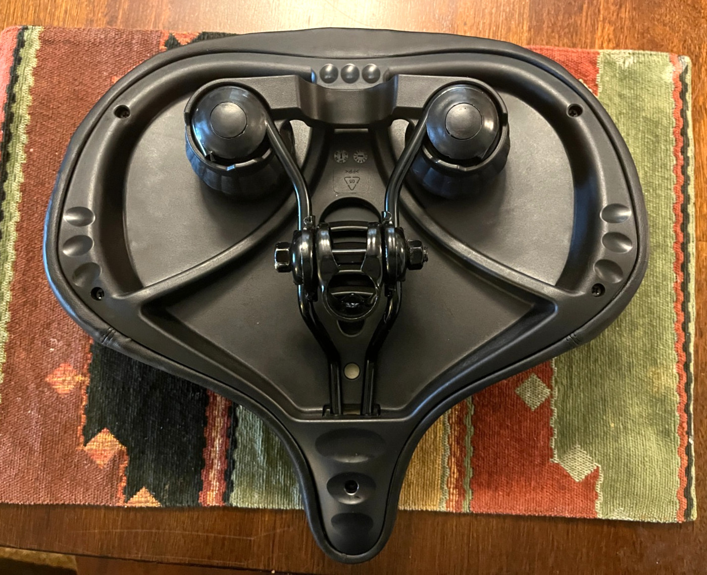 BLUEWIND Noseless Oversized Bike Seat Wide Bicycle Saddle Backrest Unisex Adult