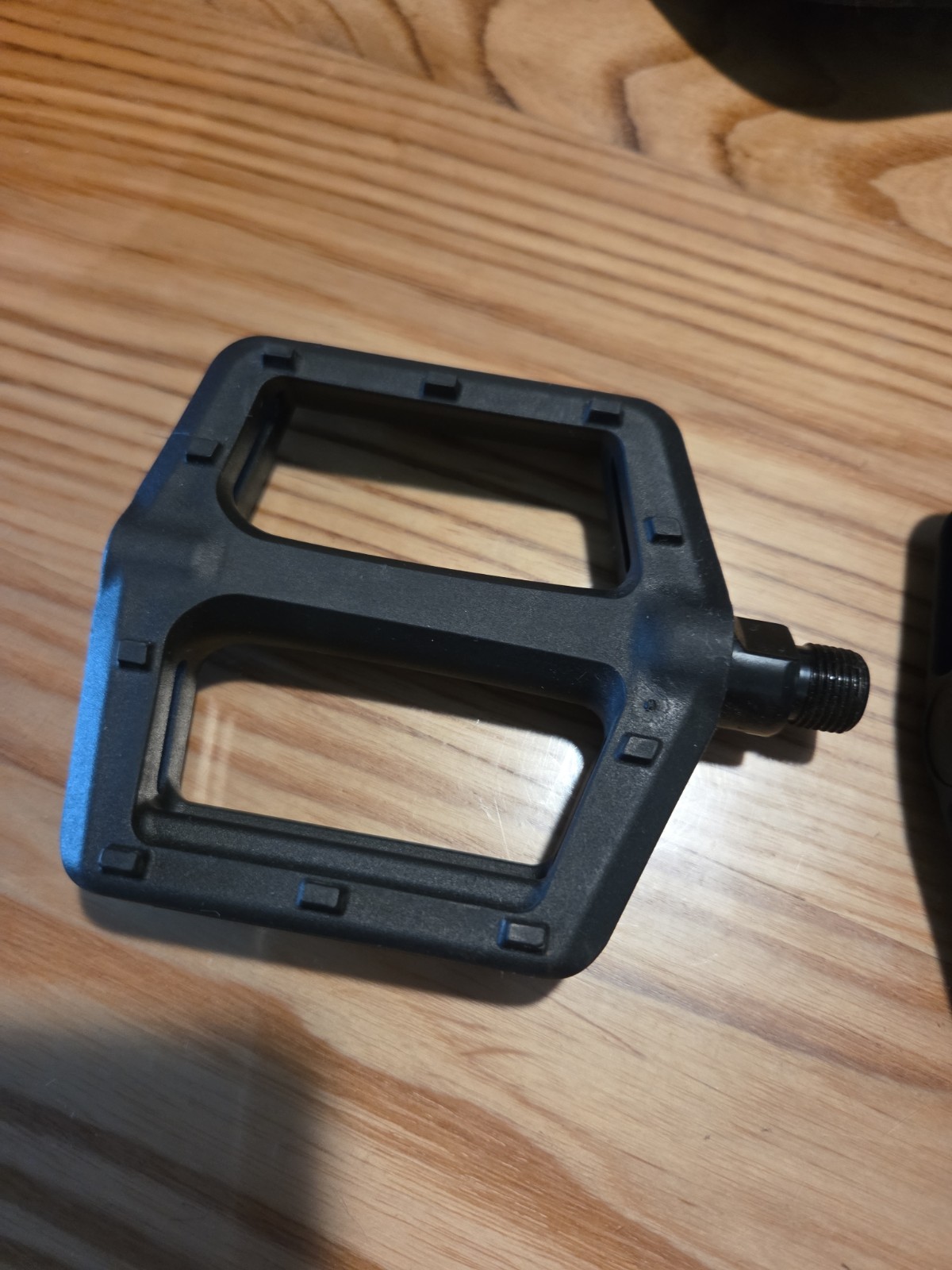 VP Components VP-536 Universal Flat Nylon Platform Bike Pedals Set polymer beari