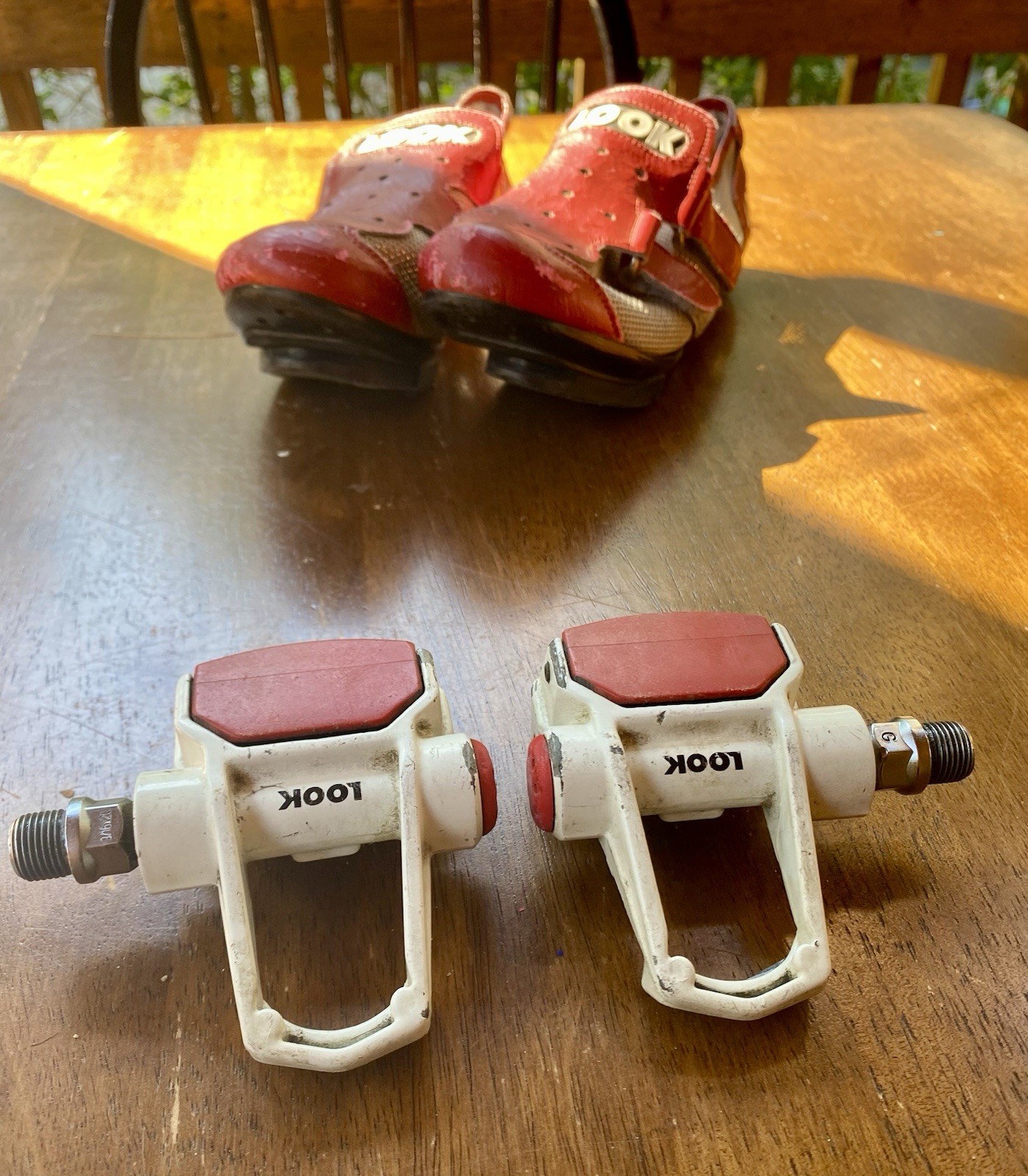 Vintage LOOK Clipless Road Bike Pedals and Cycling Shoes (women’s 8).