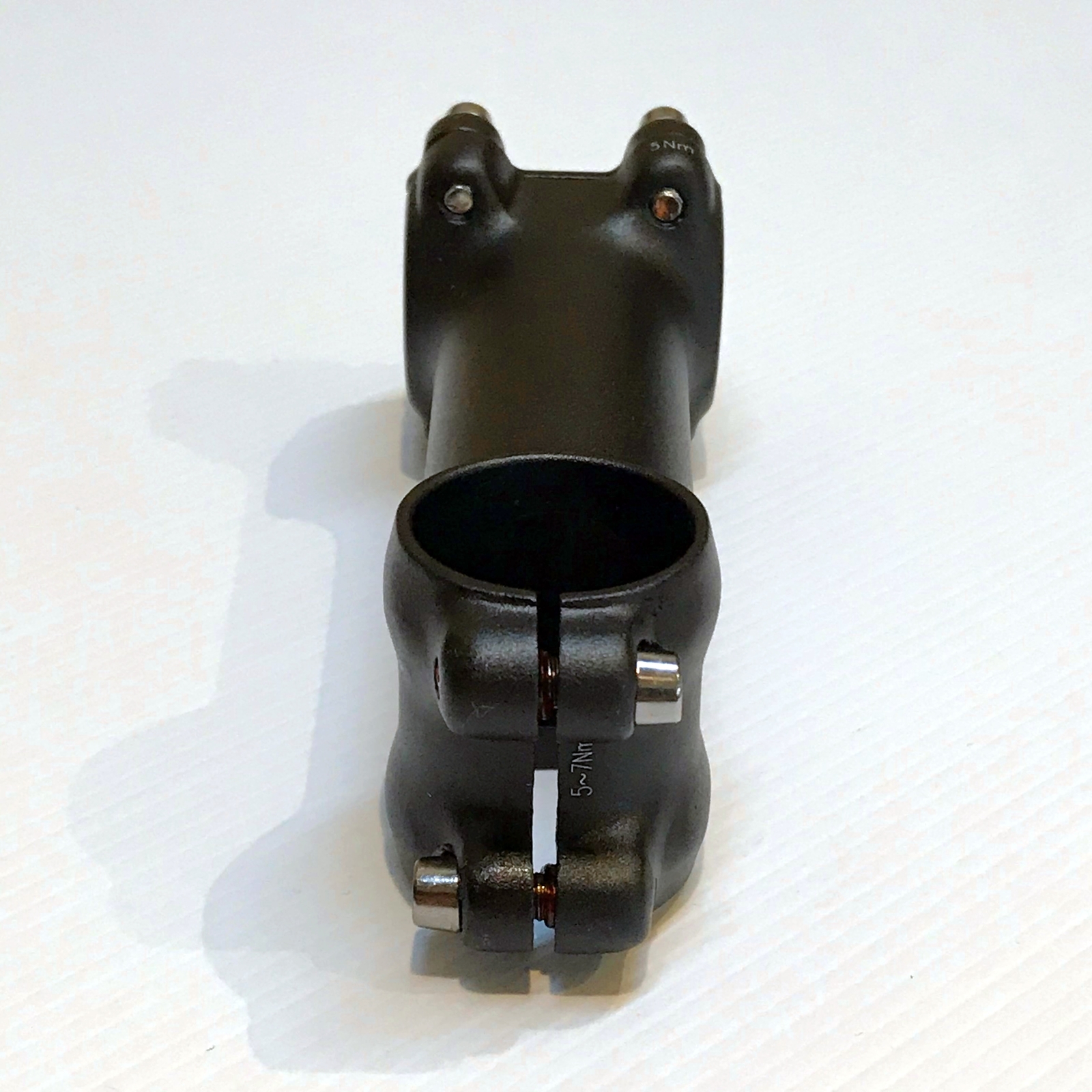 Alloy 1 1/8″ Ahead Stem — 90mm / 28.6mm Steerer / 25.4mm Bar / 7 Deg / Black