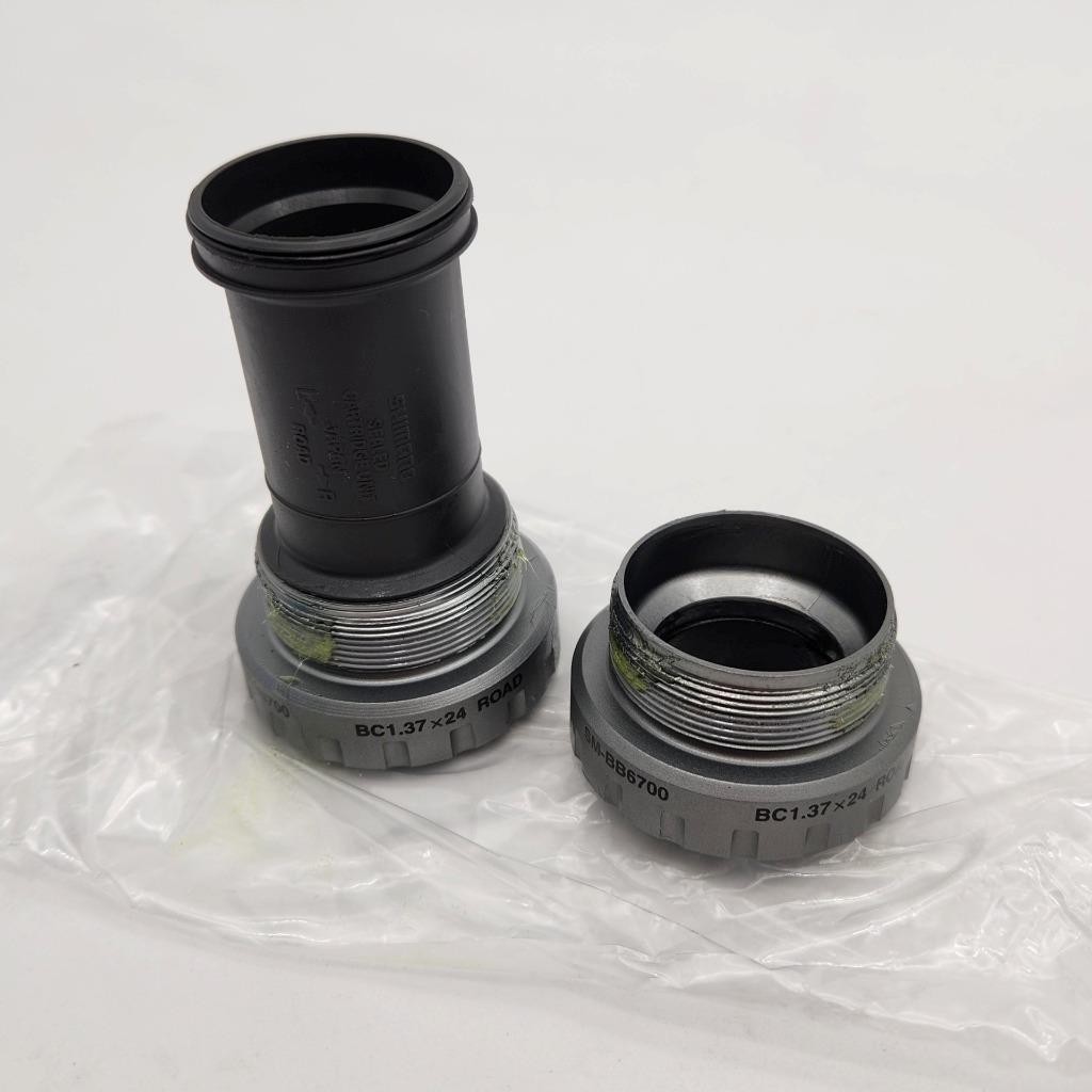 Shimano Ultegra SM-BB6700 English Threaded Bicycle Bottom Bracket OPEN PACKAGE