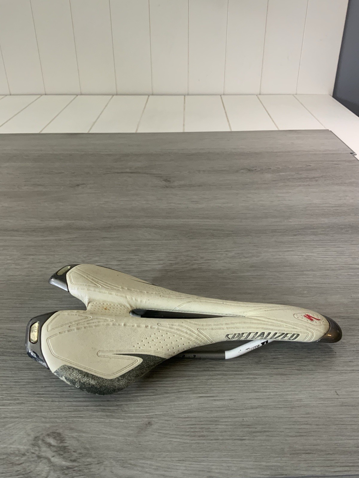 SPECIALIZED TOUPE 143 ROAD BIKE SADDLE TITANIUM STAYS 166 GRAMS 143 MM X 280 MM
