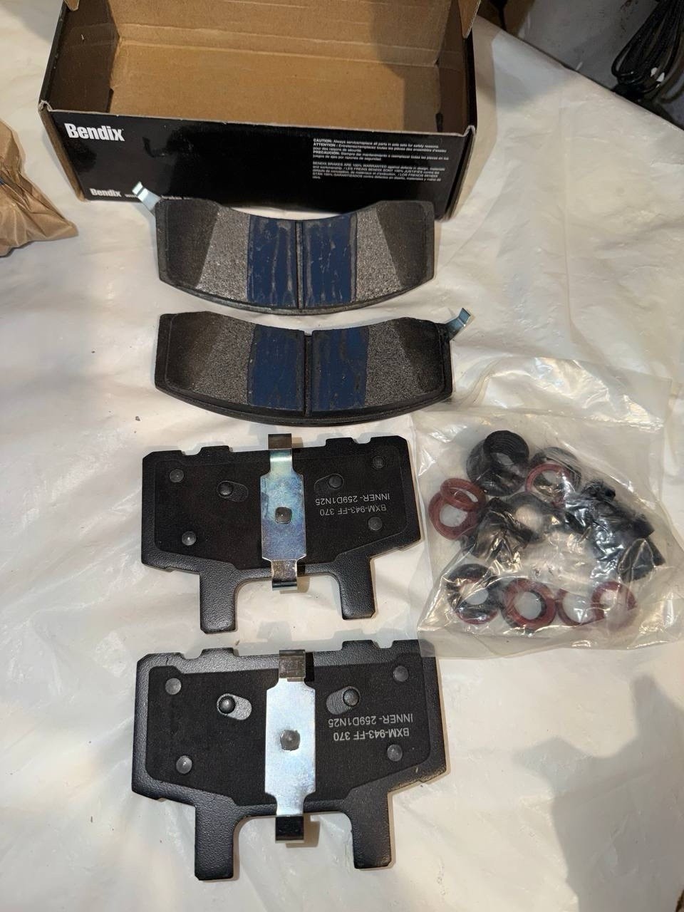 Bendix Premium SBM370 Semi-Metallic Front Brake Pads for Chevy, Dodge, GMC