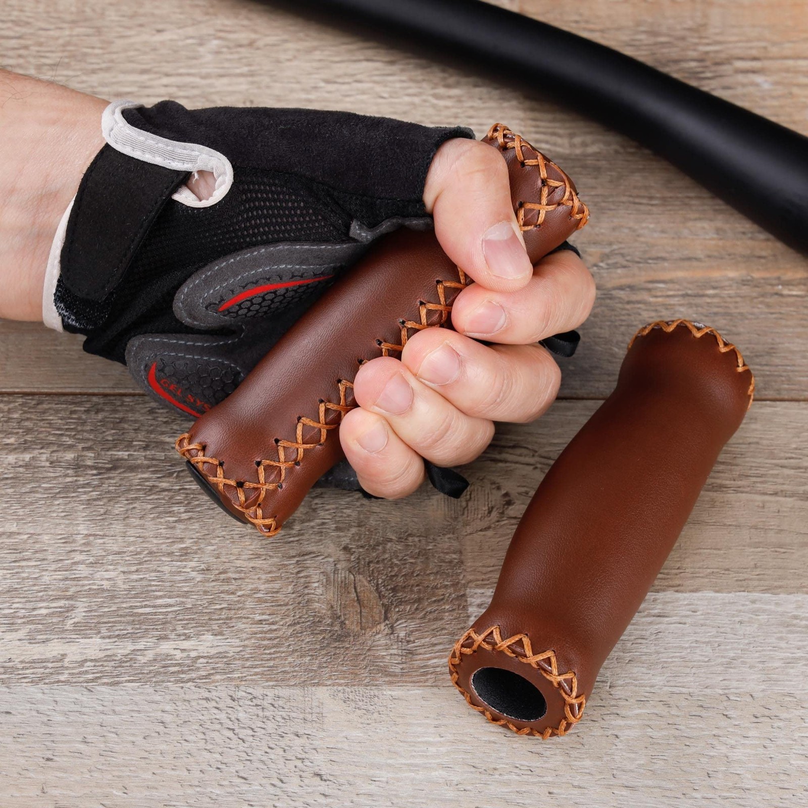 CyclingDeal Mountain Bike Grips – MTB L 12.5cm / 4.9″ x W 3.5cm / 1.4″, Brown