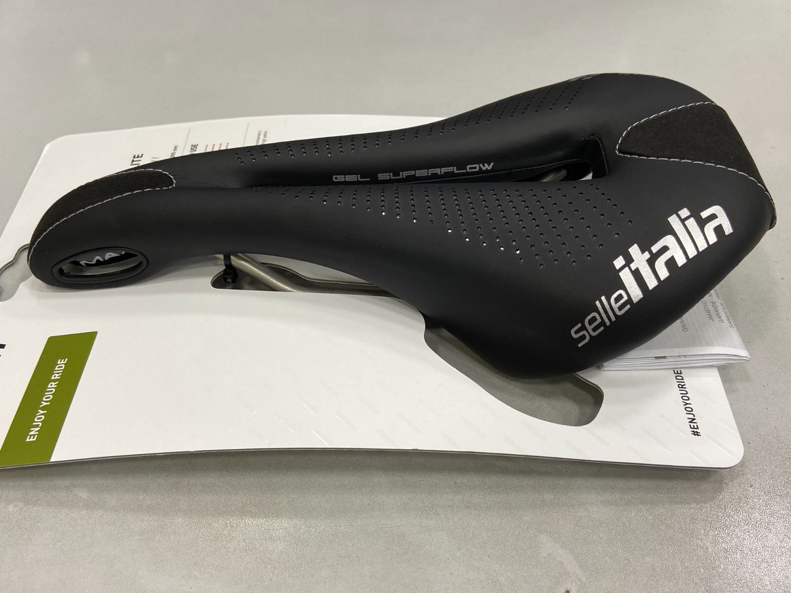 Selle Italia Max Flite Gel Superflow L3 146×290 mm Ti 316 Rail Saddle (Black)