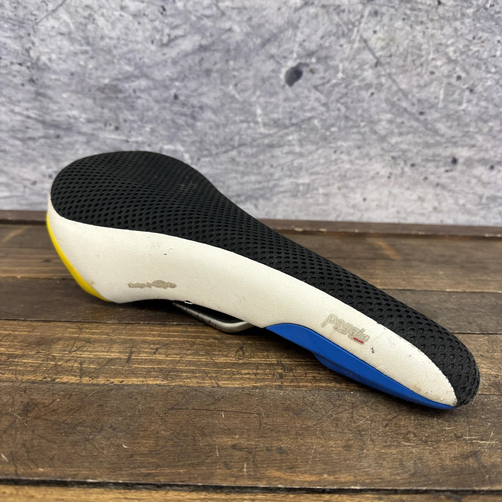 Fi’zi:k Pony Seat Titanium Saddle Blue Yellow White 142mm Italy MTB Freeride