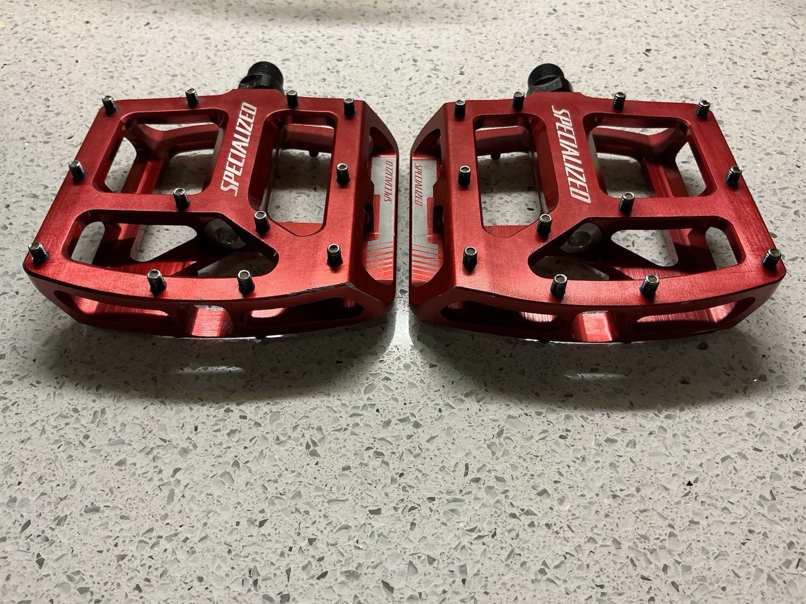 Specialized Bennies Platform Pedals Red Ano