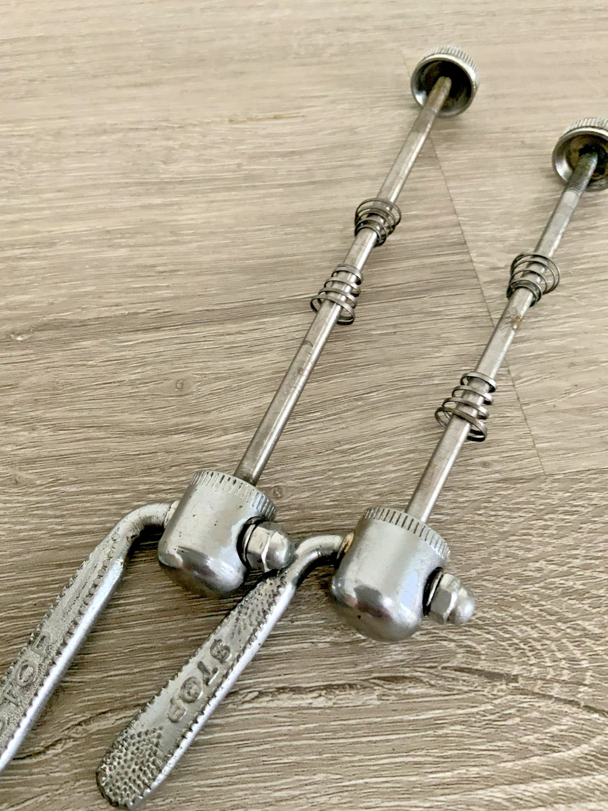 VINTAGE STEEL QUICK RELEASE SKEWER SET 100-120/122 MM SPACING 168 GRAMS
