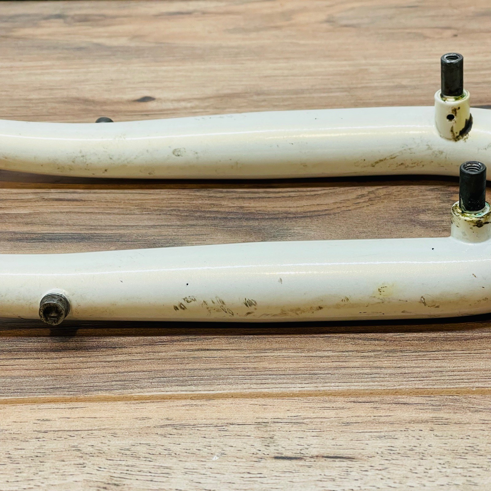 Vintage ROLLER CAM BRAKE MOUNT MTB Fork 1-Inch Threaded 193 Steerer White