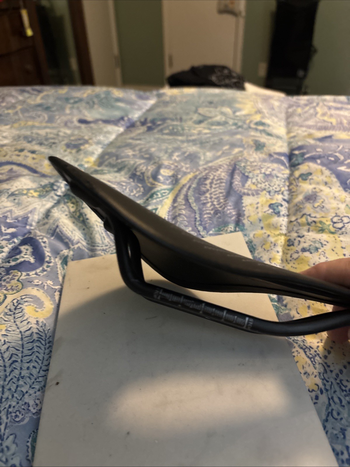 Light Thin Unbranded Saddle