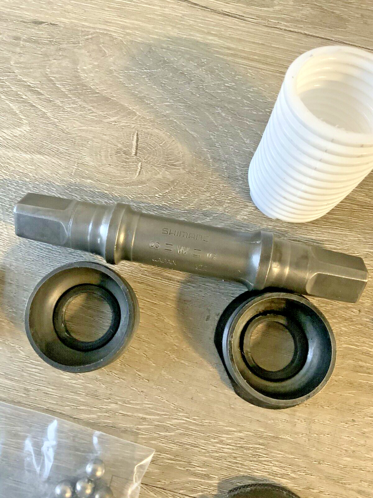 SHIMANO 600 BOTTOM BRACKET BRITISH THREADED 68-113 MM
