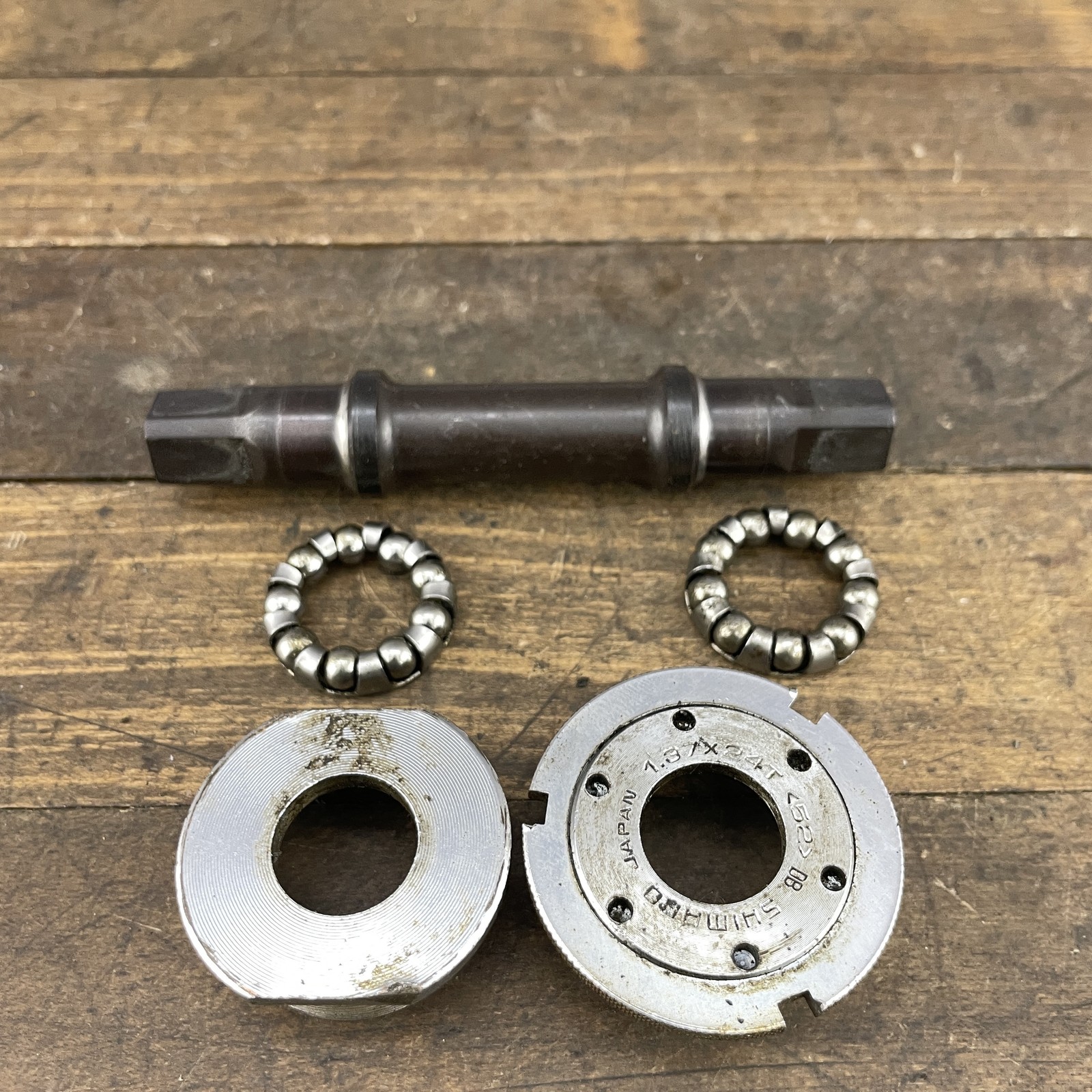 Vintage Shimano 600 AX Bottom Bracket Set 68mm 116mm JIS Square Taper One Key