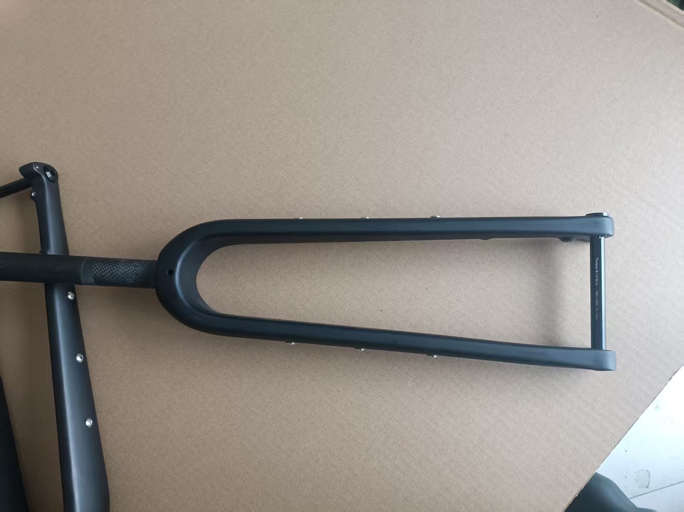 700C Carbon Road Bike Gravel Fork 1 1/8 Straight / Tapered Disc Thru axle 12mm