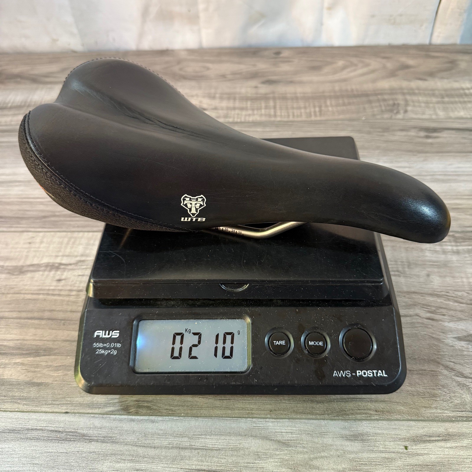 WTB Rocket V Saddle Black Leather Titanium Rails 132 x 270 CLEAN