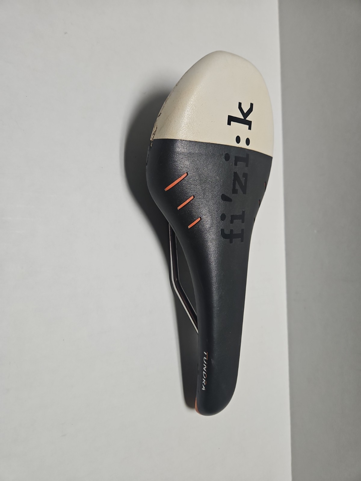 Fizik Tundra M3 125mm 7x7mm Kium Rails Bike Saddle 236g