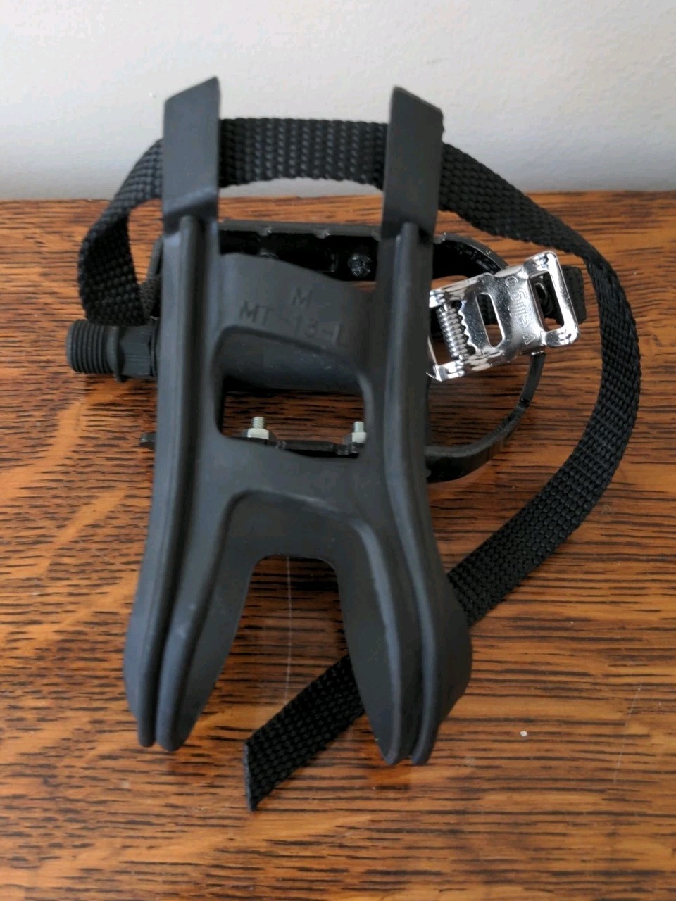 New Wellgo Bicycle Bike Pedals R125 w/ Clips and Straps MT-13 Left and Right